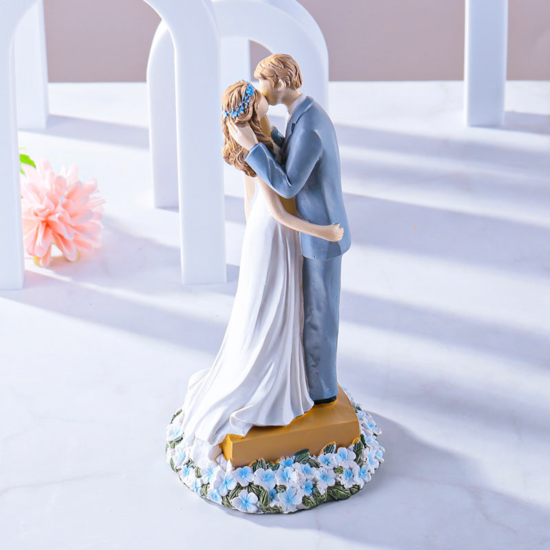 Imitation woodcut figures resin crafts couple wedding cakes living room decorations