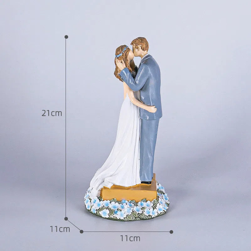 Imitation woodcut figures resin crafts couple wedding cakes living room decorations