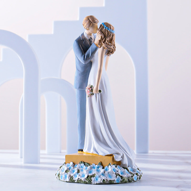 Imitation woodcut figures resin crafts couple wedding cakes living room decorations