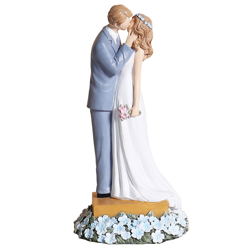 Imitation woodcut figures resin crafts couple wedding cakes living room decorations