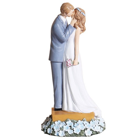 Imitation woodcut figures resin crafts couple wedding cakes living room decorations